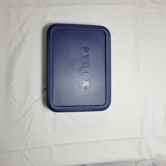 Vintage Pyrex Glassware 7210 3 Cups 750ML Blue Lid Made In USA - Picture 2 of 6